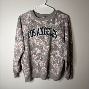 Los Angeles size XS CAMO crew neck sweatshirt women’s graphic threads of luxx